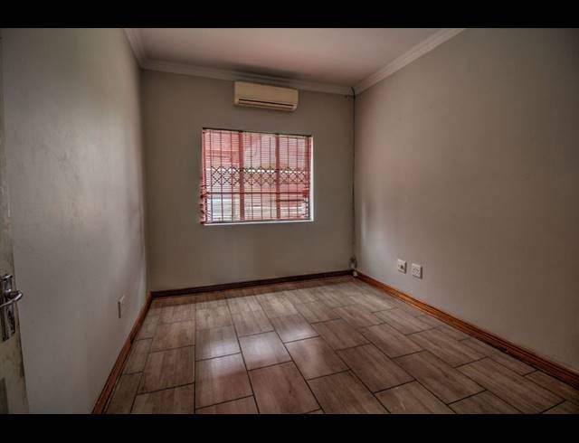 9 BEDROOM FREESTANDING FOR SALE IN KEMPTON PARK EXT 2